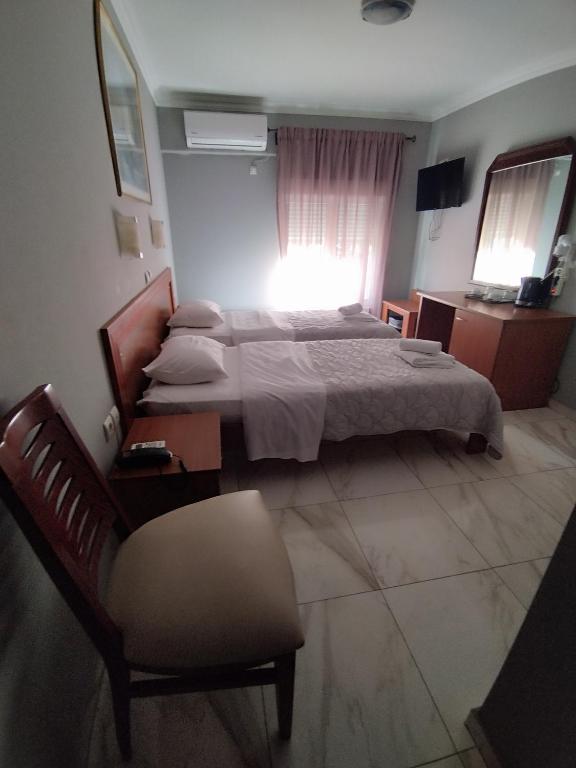 Postel nebo postele na pokoji v ubytování Piraeus Acropole Hotel