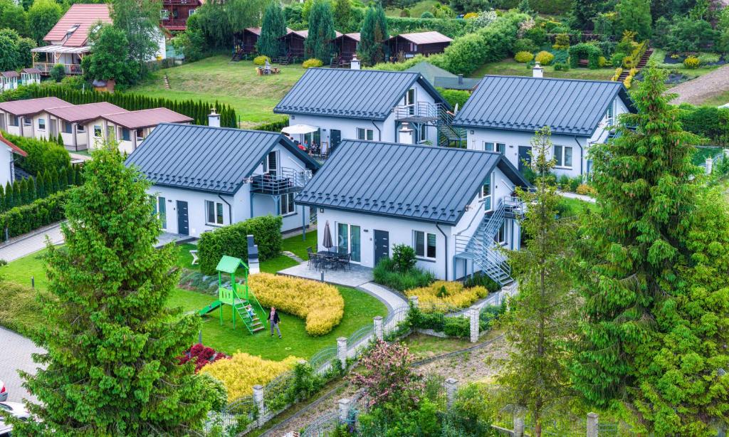 Vonkajšia záhrada v ubytovaní Vela Polańczyk Rodzinne Domki Nad Jeziorem