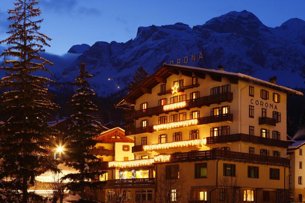 Nespecifikovaný výhled na hory nebo výhled na hory při pohledu z hotelu