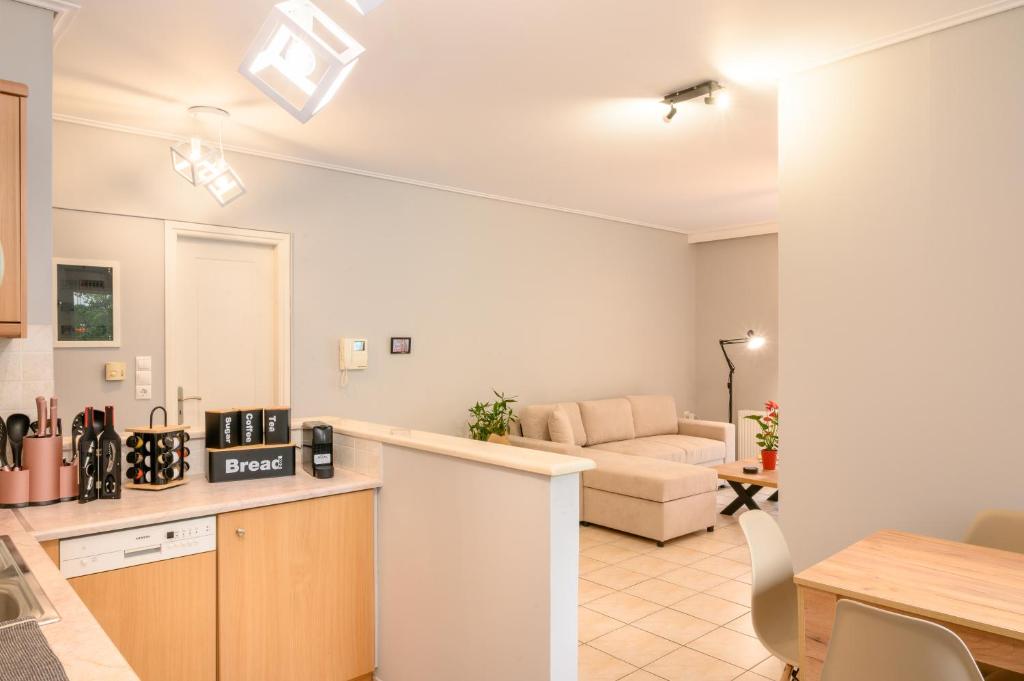 A kitchen or kitchenette at The Skyward Flats