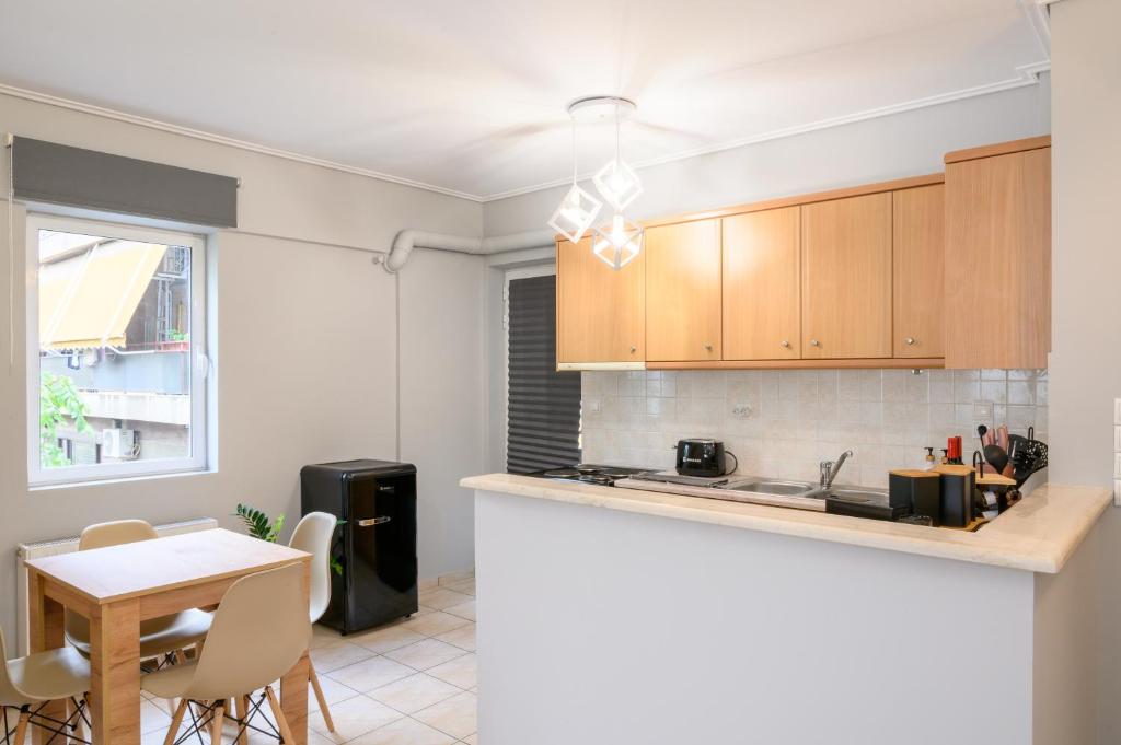 A kitchen or kitchenette at The Skyward Flats