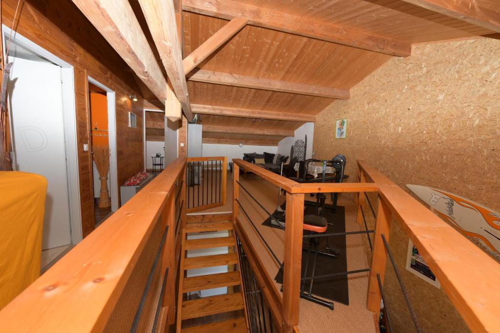 a room with a deck with a staircase in a house at VENEZ SEJOURNER A GRUISSAN ....PLAGE DES CHALETS in Gruissan