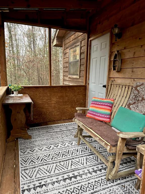 Balkón nebo terasa v ubytování Private cozy cabin in the woods with great view