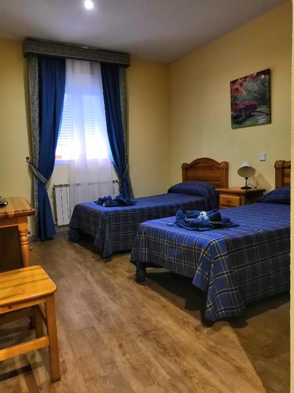 Postel nebo postele na pokoji v ubytování Hostal Hotel EL Chato