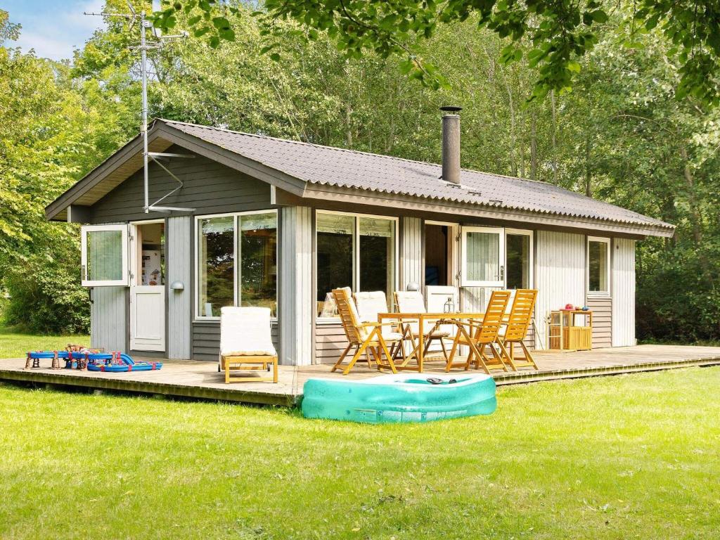 Zahrada ubytování 5 person holiday home in Dannemare-By Traum