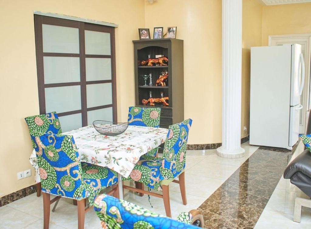 a dining room with a table and chairs at Résidence SOTOUR, Liberté 6 Extension VDN - Newly Renovated Luxury 1 , 2, 3 and 4- Bedroom Apartment-Condos, Living Room, Kitchen and Balcony in Dakar