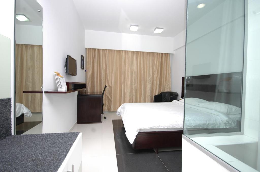 Postel nebo postele na pokoji v ubytování Keys Select by Lemon Tree Hotels, Ludhiana
