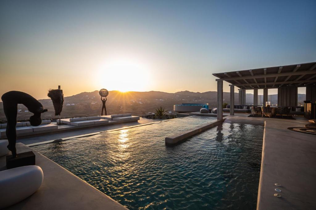 Bazén v ubytování Serenity Sky Luxury Villa - Sunset - Private Pool nebo v jeho okolí