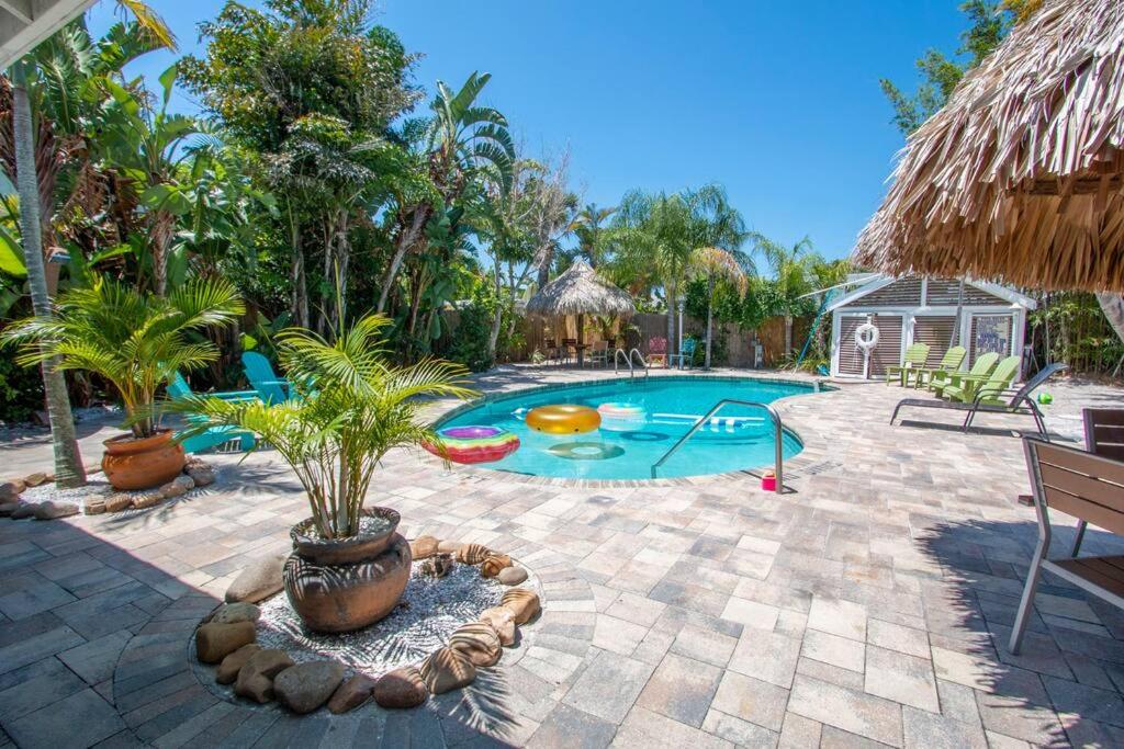 Coconut Grove Entire Resort for your group!, Clearwater Beach (updated prices 2024)