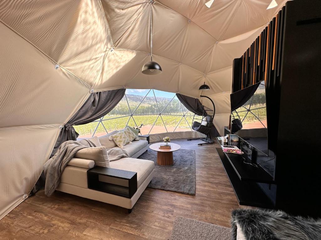 Posezení v ubytování Glamping Dome - Pinot