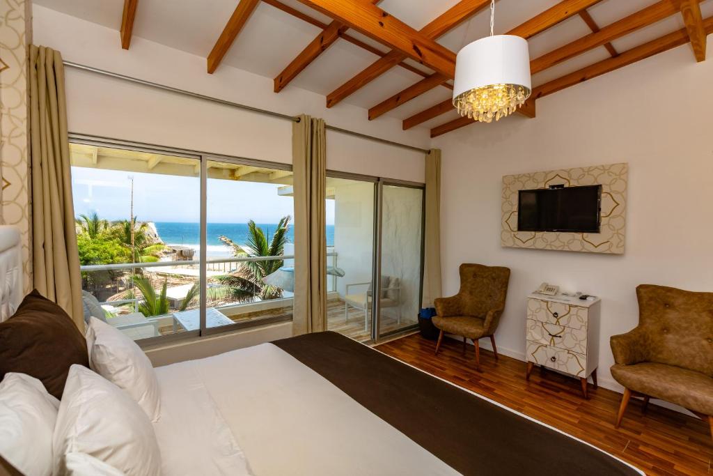 Beachfront · Private Beach Hotel Suites de Mar - Apartment With Sea View
