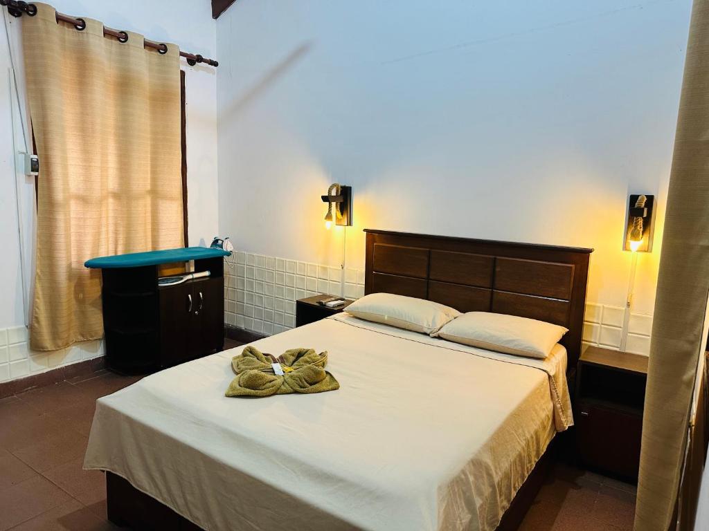 a bedroom with a bed with a bow on it at Departamento 1 habitación en Trinidad Beni in Trinidad