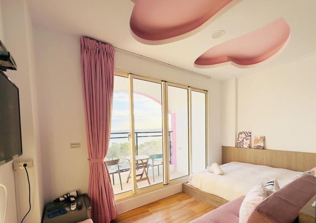 Postel nebo postele na pokoji v ubytování 南灣陽光皮小妞 Pii hostel