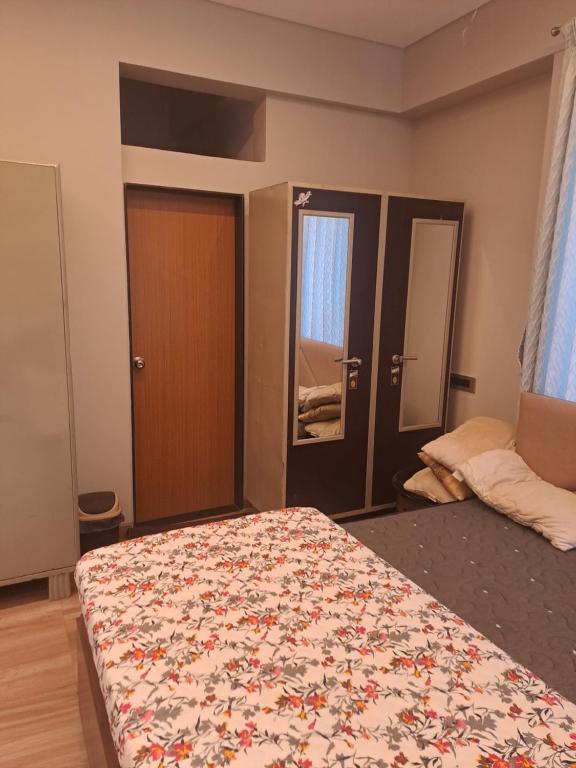 Postel nebo postele na pokoji v ubytování At par with 5 star hotel..