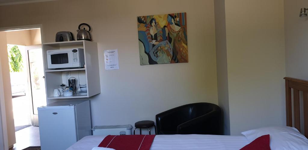 Kuchyň nebo kuchyňský kout v ubytování Commodore Motor Lodge