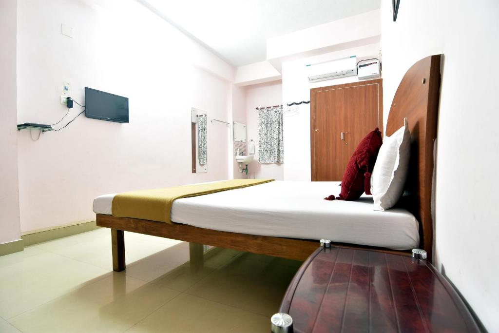 Postel nebo postele na pokoji v ubytování Royal Green Accommodation Chennai Airport