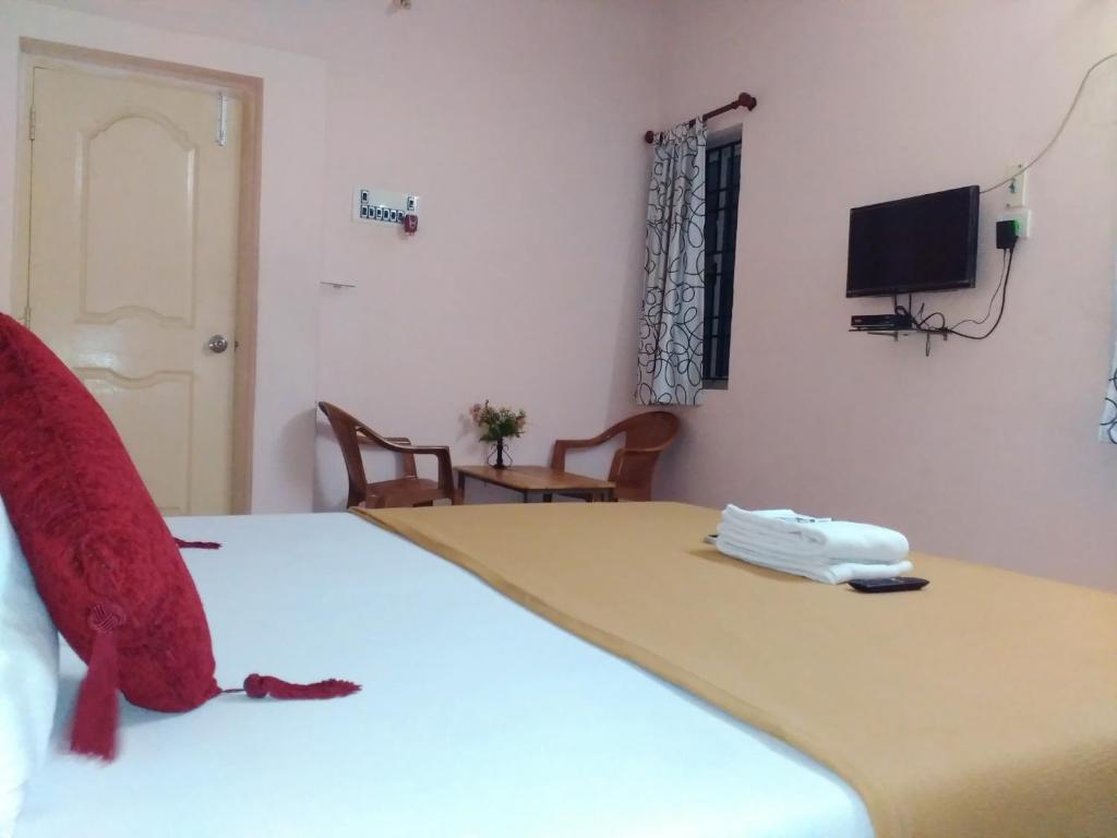 Postel nebo postele na pokoji v ubytování Royal Green Accommodation Chennai Airport