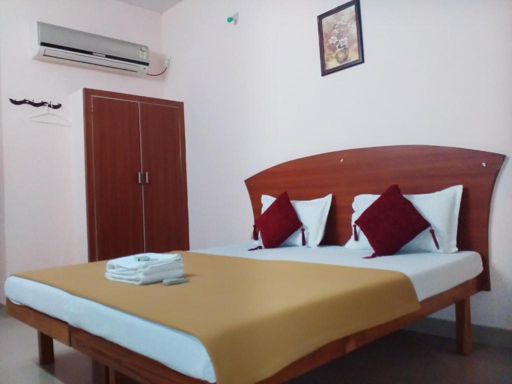 Postel nebo postele na pokoji v ubytování Royal Green Accommodation Chennai Airport