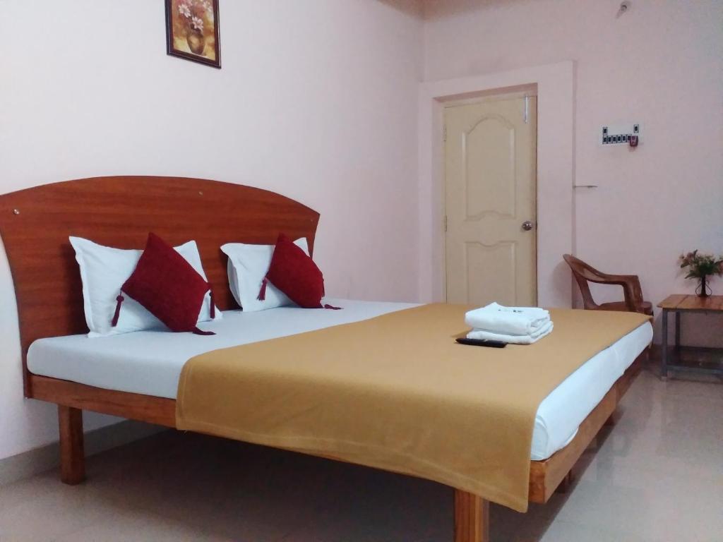 Postel nebo postele na pokoji v ubytování Royal Green Accommodation Chennai Airport