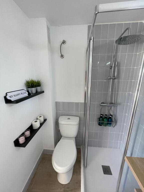 Kúpeľňa v ubytovaní Precioso apto Miami primera linia playa cala de las Sirenas, con WIFI y NETFLIX, adecuado para teletrabajar