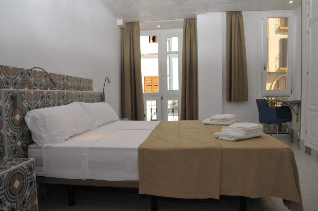 Postel nebo postele na pokoji v ubytování Hostal Gravina
