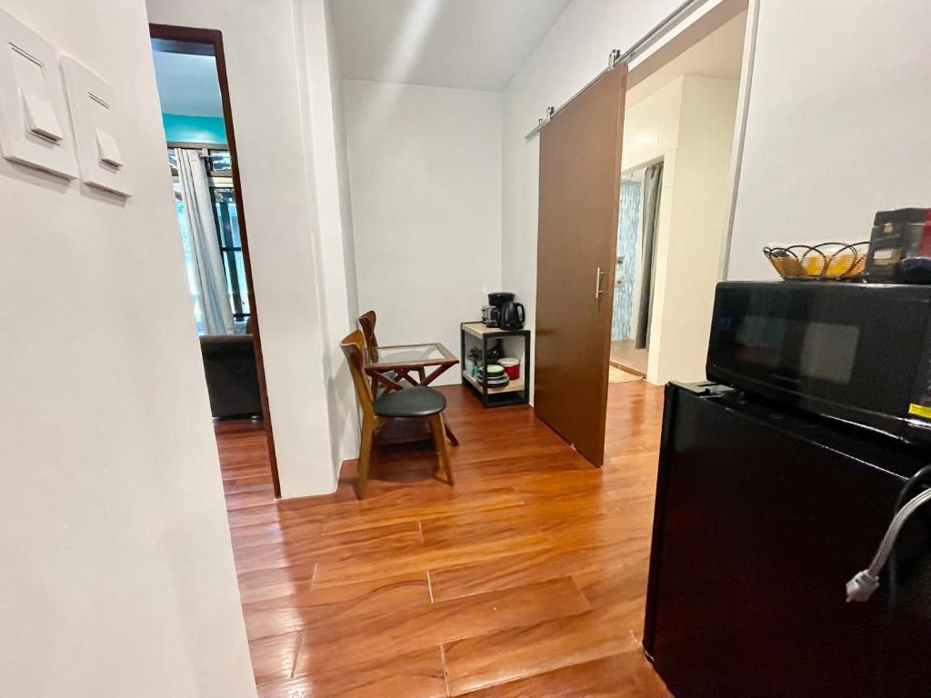 Kuchyň nebo kuchyňský kout v ubytování Ngermid Oasis- 2 BD Master Suite