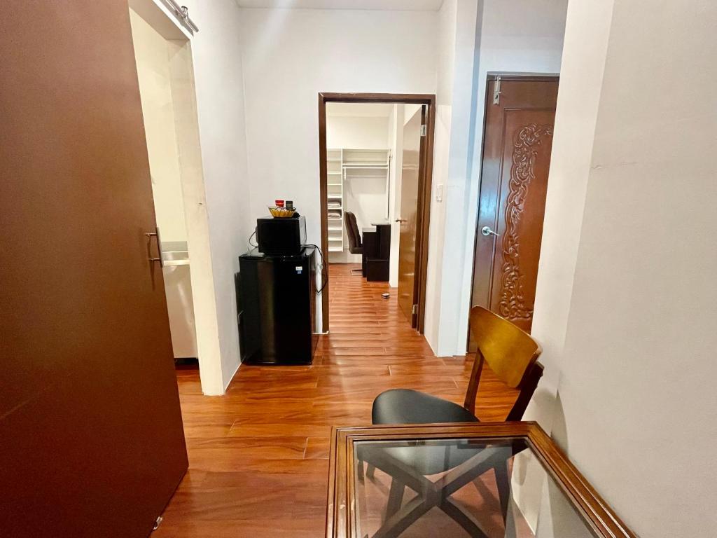 Posezení v ubytování Ngermid Oasis- 2 BD Master Suite