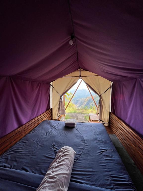 Postel nebo postele na pokoji v ubytování Bali Sunrise Camp & Glamping