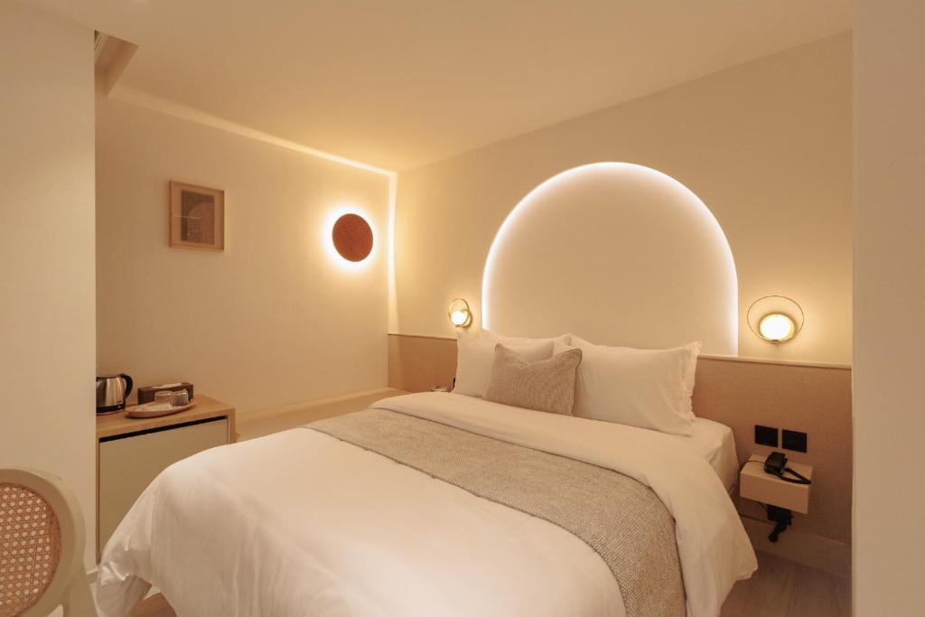 CORRIDOR 2407 - Resim 27