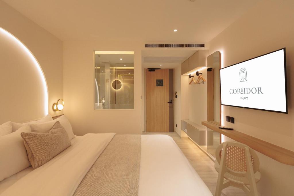 CORRIDOR 2407 - Resim 22