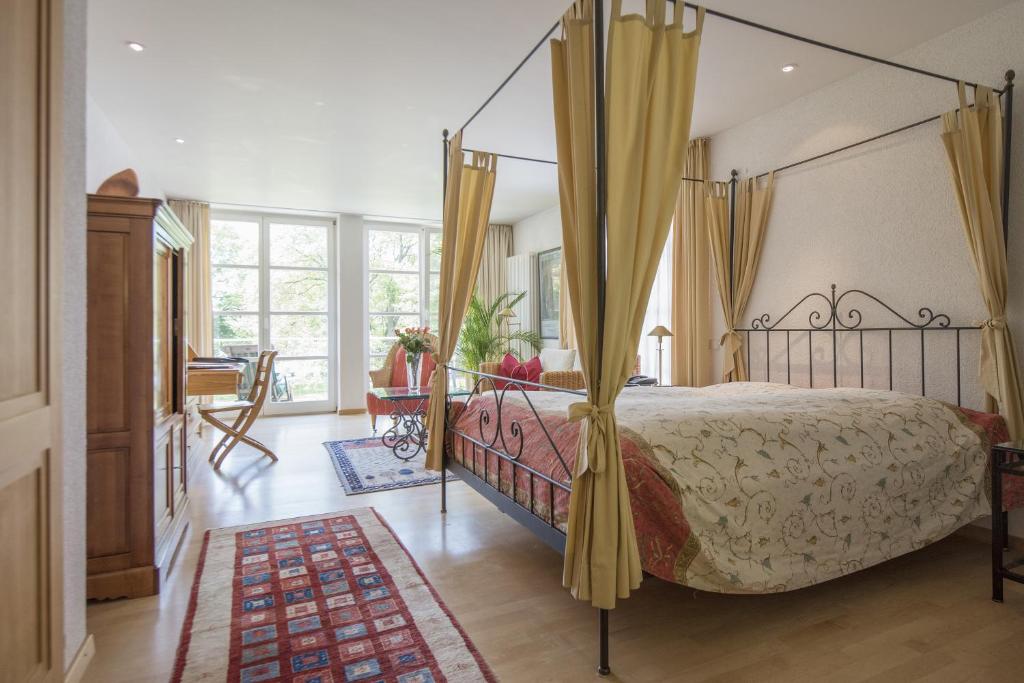 Cama ou camas em um quarto em ArtVilla am See - buchbar bis 31 Juni 2024