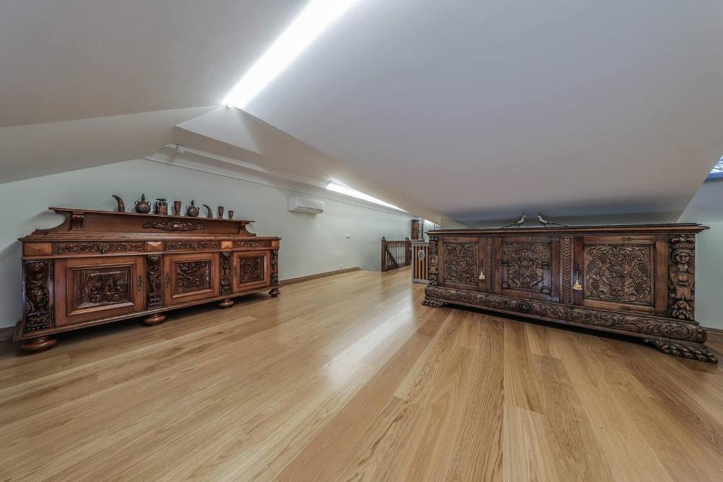 Fotografie z fotogalerie ubytování Luxury Medieval 2 Storey apartment with Antique Furniture in Old Town v Tallinnu