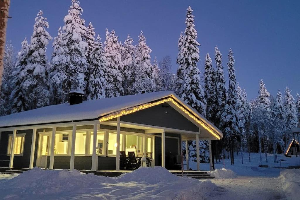 Arctic Villa Tuomi saat musim dingin