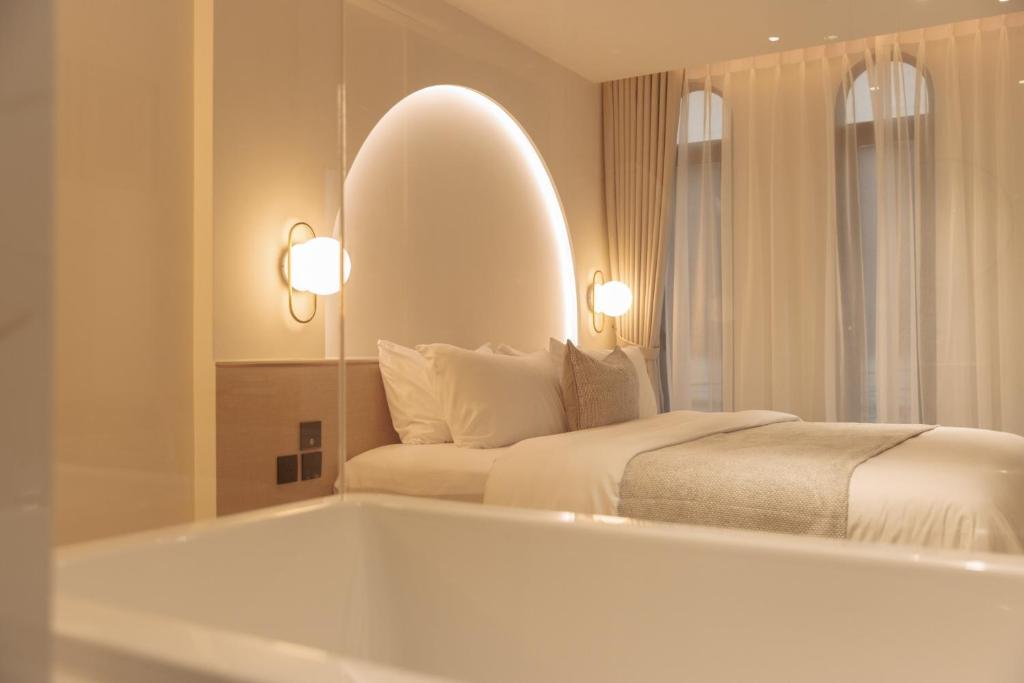 CORRIDOR 2407 - Resim 37