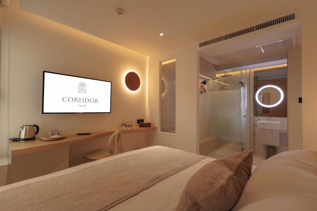 
Premium Room with Soaking Tub
