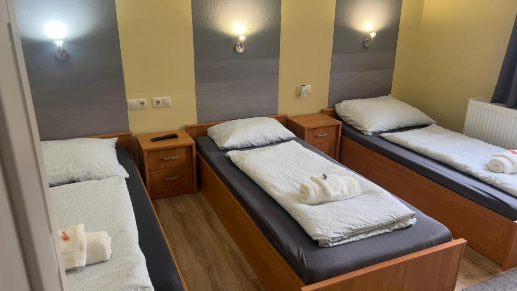 Postel nebo postele na pokoji v ubytování Kirschbaum Apartment