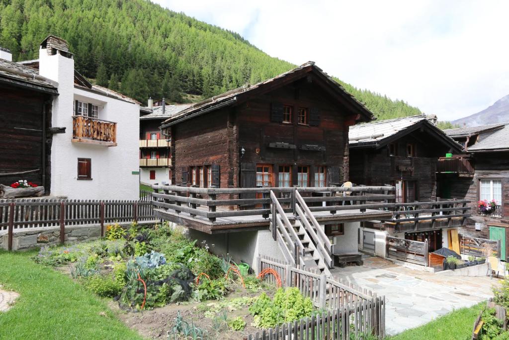 a house with a garden in front of it at Chalet Heimeli in Saas-Fee
