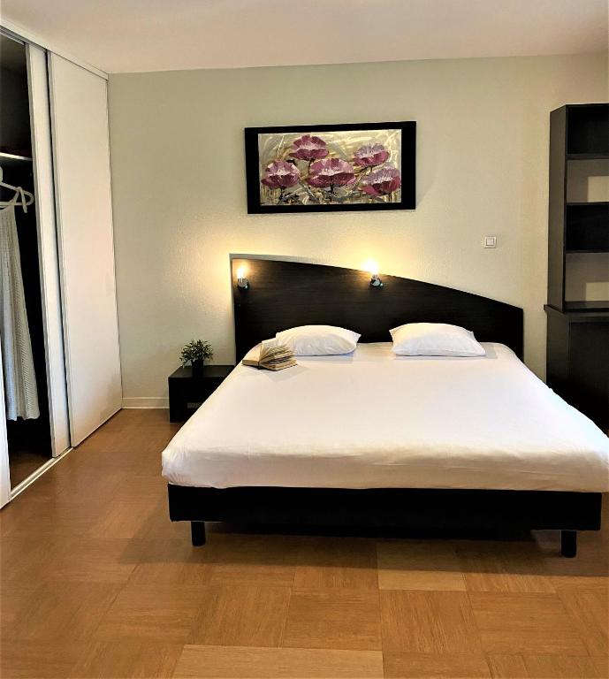 Postel nebo postele na pokoji v ubytování ApartHotel Sainte-Marthe