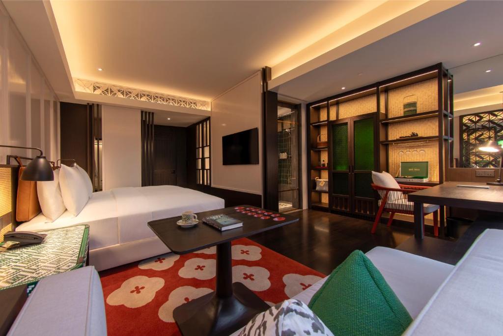 Hotel Indigo Kuala Lumpur pool or common area