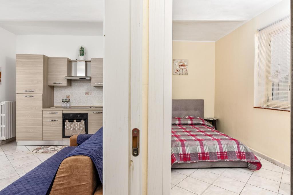 Postel nebo postele na pokoji v ubytování [10 min Torino] Moderna Casa Due Piani con Cortile