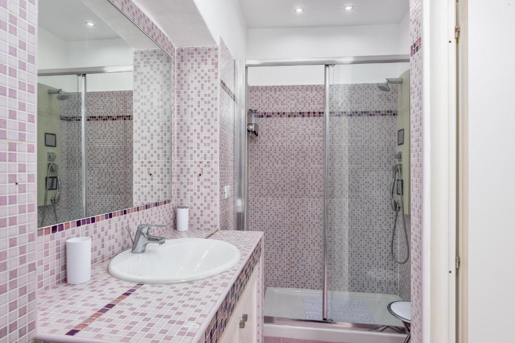 Koupelna v ubytování [10 min Torino] Moderna Casa Due Piani con Cortile