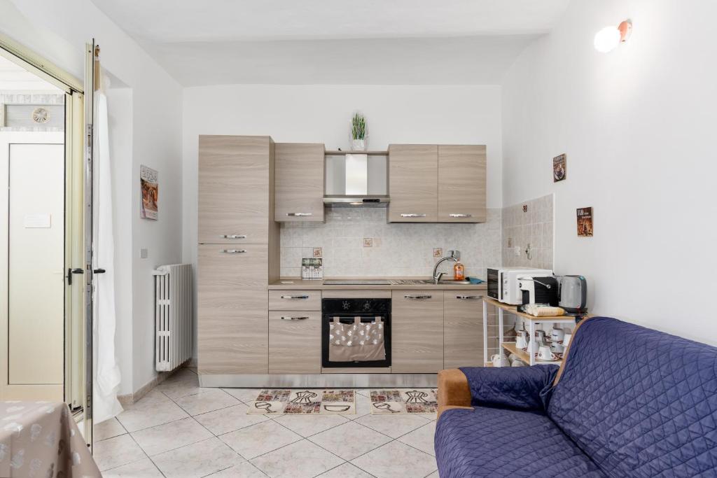Kuchyň nebo kuchyňský kout v ubytování [10 min Torino] Moderna Casa Due Piani con Cortile