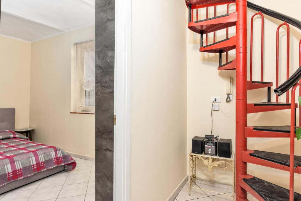 Postel nebo postele na pokoji v ubytování [10 min Torino] Moderna Casa Due Piani con Cortile