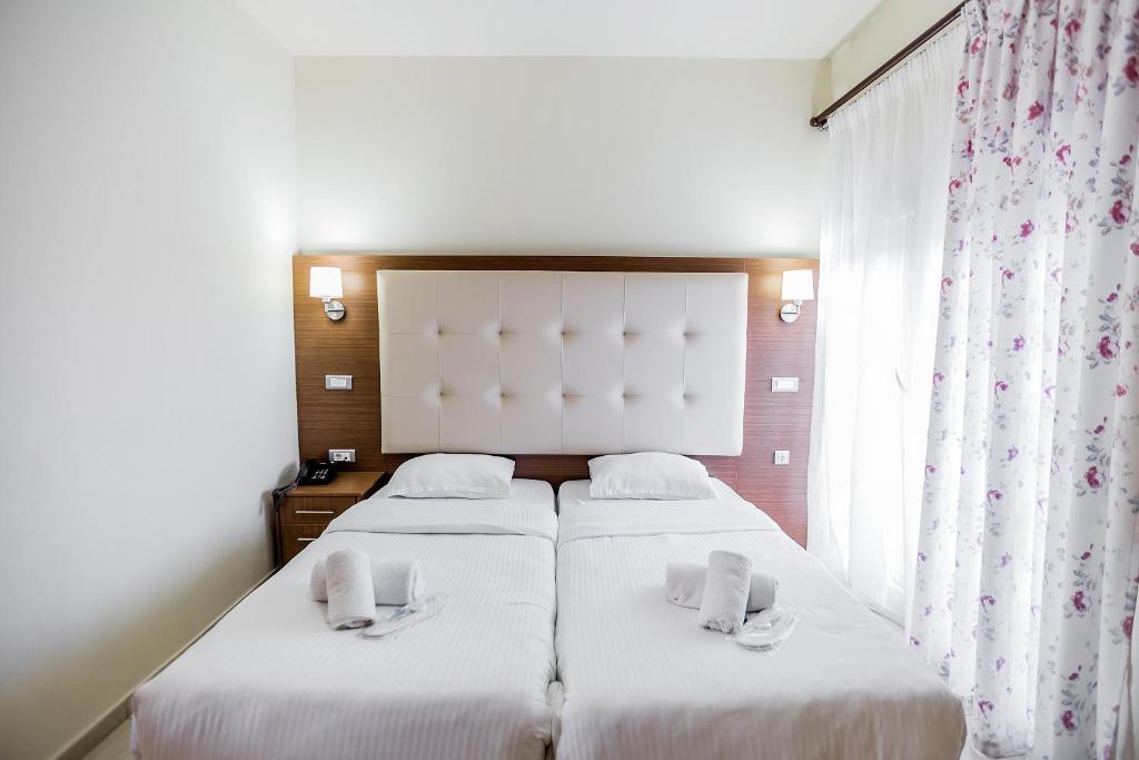 Łóżko lub łóżka w pokoju w obiekcie Thalassa Apart Hotel