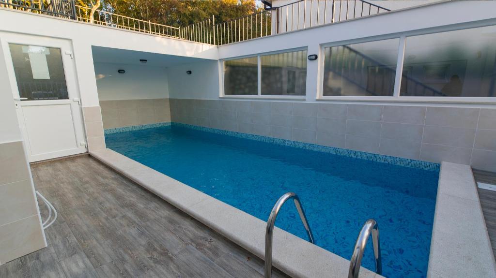 Bazén v ubytování Guest house Lavanda 4 nebo v jeho okolí