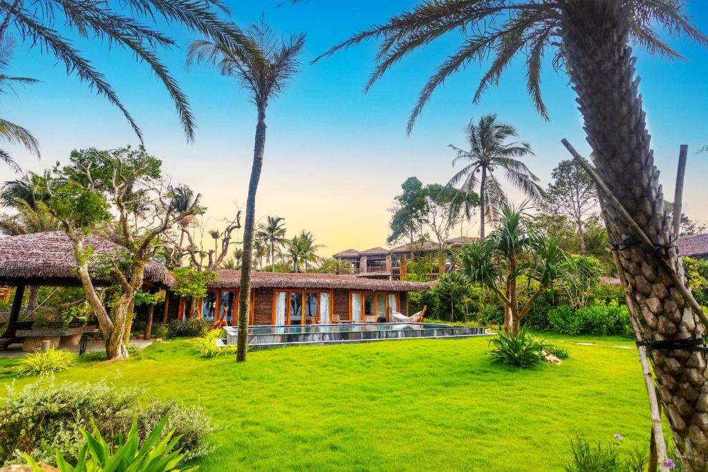 Vườn quanh Ocean Bay Resort & Spa Phu Quoc