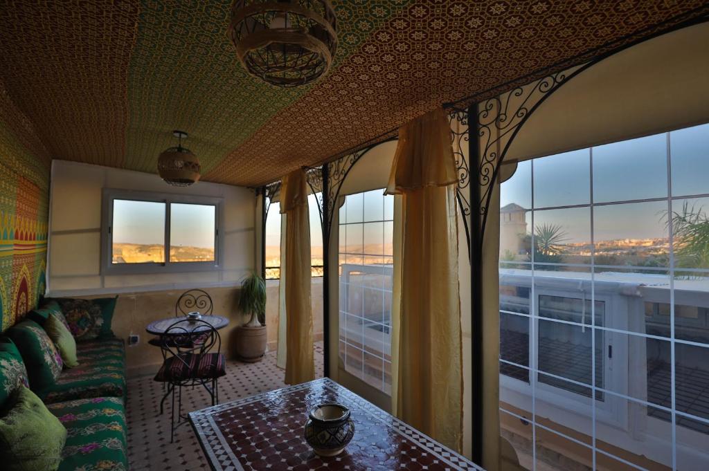 Posezení v ubytování Riad Les Idrissides Chez LEA