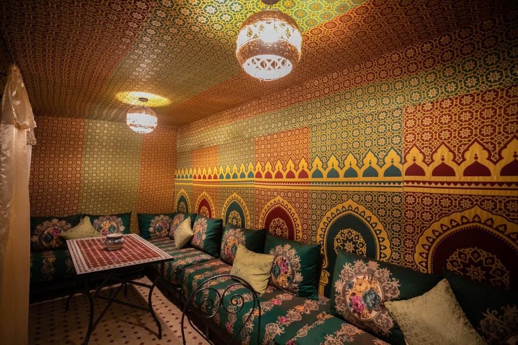 Posezení v ubytování Riad Les Idrissides Chez LEA