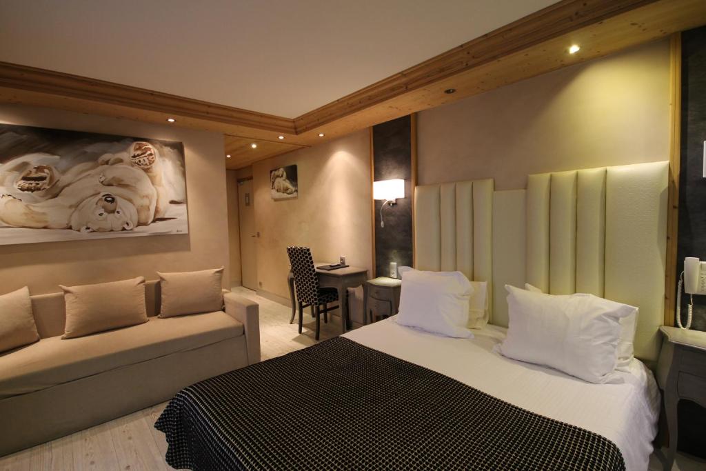 Postel nebo postele na pokoji v ubytování Hôtel Alpina & SPA - Restaurant Oxalis