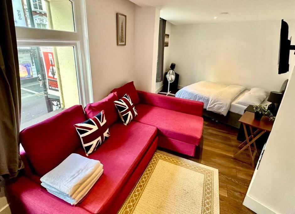 1. VE Central Studio 100m to Piccadilly Circus!, London (updated